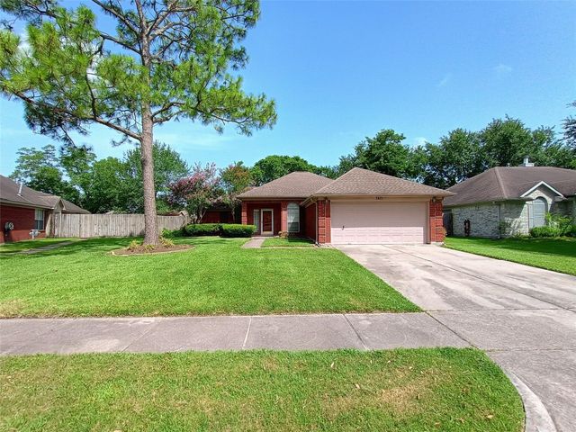 3821 Pin Oak Drive N, Pearland, TX 77581