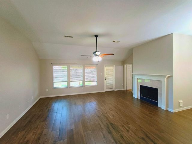 3821 Pin Oak Drive N, Pearland, TX 77581