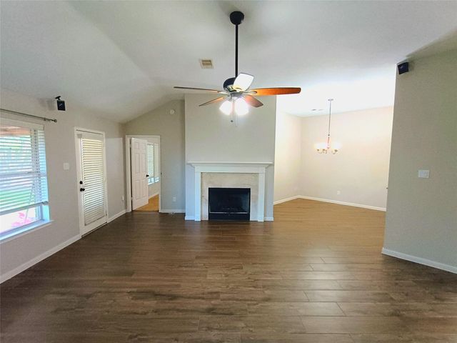 3821 Pin Oak Drive N, Pearland, TX 77581