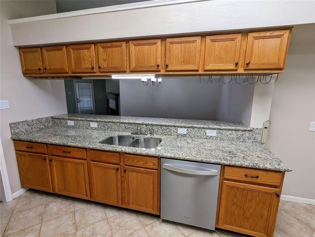 3821 Pin Oak Drive N, Pearland, TX 77581