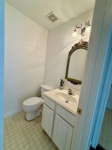 805 N Belle Drive, Angleton, TX 77515