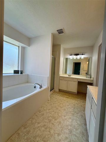 805 N Belle Drive, Angleton, TX 77515