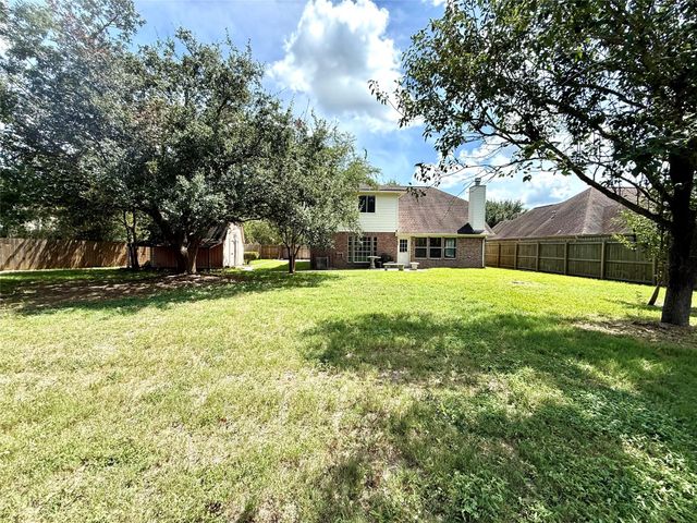 805 N Belle Drive, Angleton, TX 77515