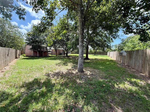 805 N Belle Drive, Angleton, TX 77515
