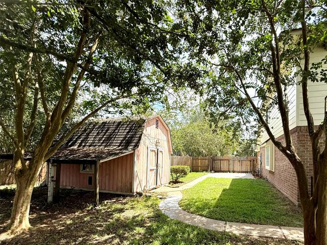 805 N Belle Drive, Angleton, TX 77515