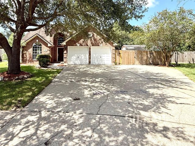 805 N Belle Drive, Angleton, TX 77515
