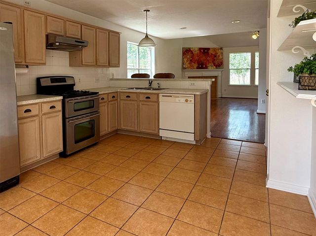 805 N Belle Drive, Angleton, TX 77515