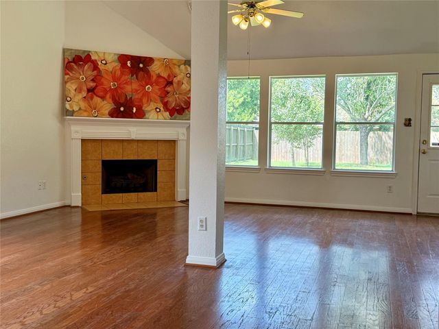 805 N Belle Drive, Angleton, TX 77515