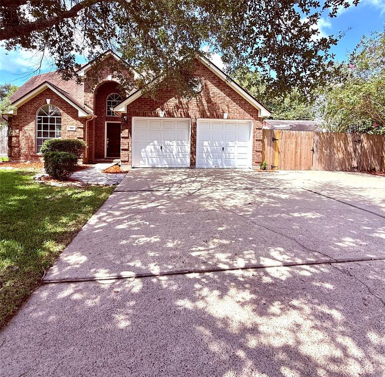805 N Belle Drive, Angleton, TX 77515