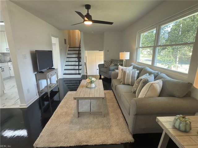 212 Breckinridge CT, Hampton, VA 23666