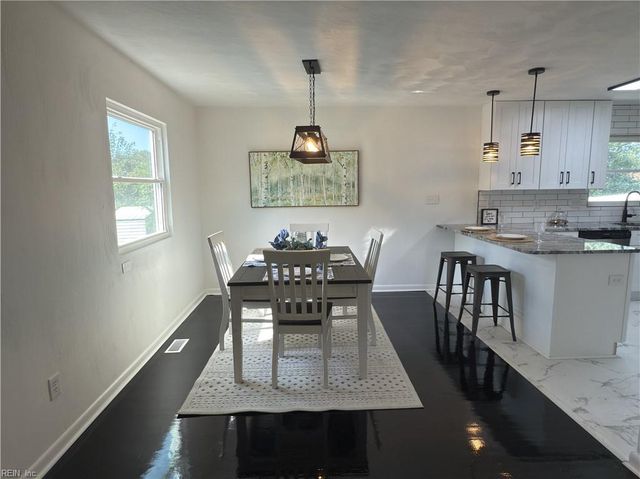 212 Breckinridge CT, Hampton, VA 23666