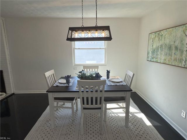 212 Breckinridge CT, Hampton, VA 23666