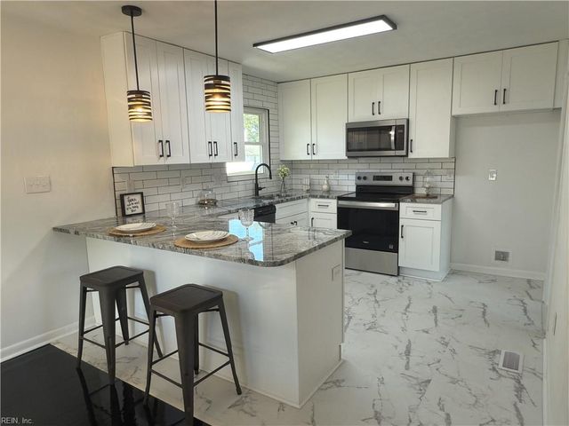 212 Breckinridge CT, Hampton, VA 23666