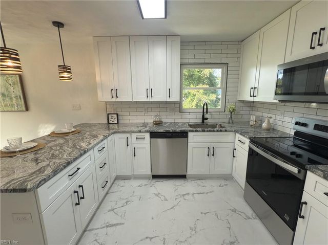 212 Breckinridge CT, Hampton, VA 23666