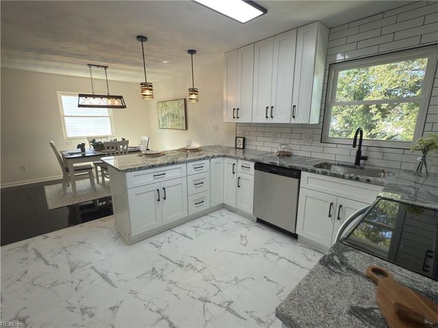 212 Breckinridge CT, Hampton, VA 23666