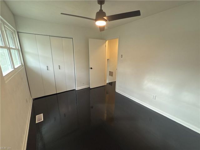 212 Breckinridge CT, Hampton, VA 23666