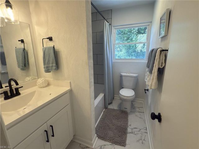 212 Breckinridge CT, Hampton, VA 23666