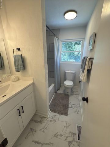 212 Breckinridge CT, Hampton, VA 23666