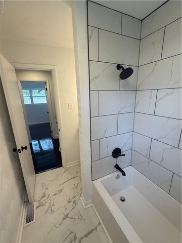 212 Breckinridge CT, Hampton, VA 23666