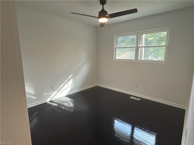 212 Breckinridge CT, Hampton, VA 23666