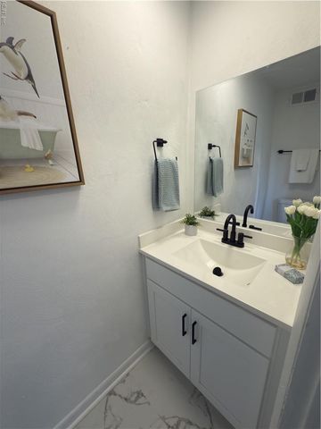 212 Breckinridge CT, Hampton, VA 23666