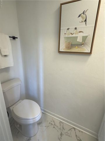 212 Breckinridge CT, Hampton, VA 23666