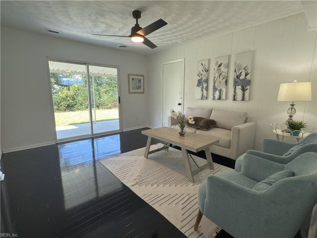 212 Breckinridge CT, Hampton, VA 23666