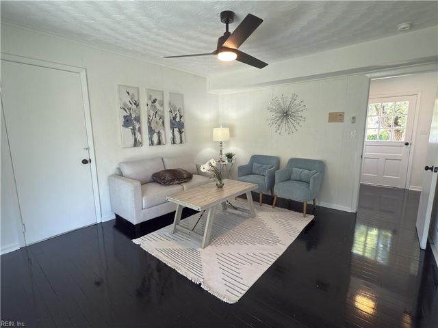 212 Breckinridge CT, Hampton, VA 23666