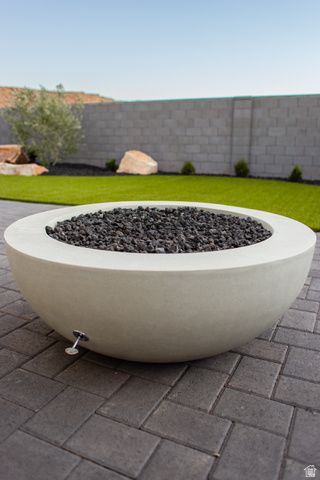 302 E MAYFIELD WOODS LN, Washington, UT 84780