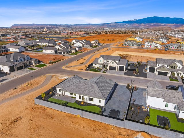 302 E MAYFIELD WOODS LN, Washington, UT 84780