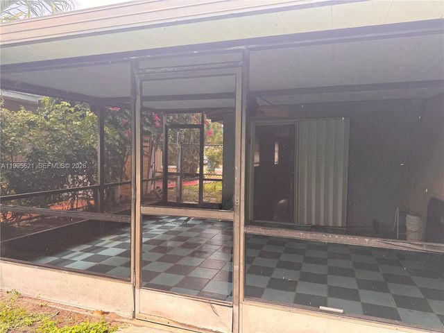 3830 SW 31st St, West Park, FL 33023