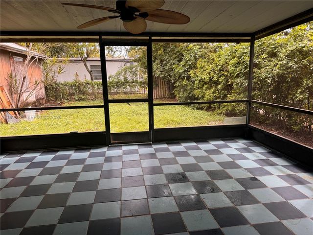 3830 SW 31st St, West Park, FL 33023