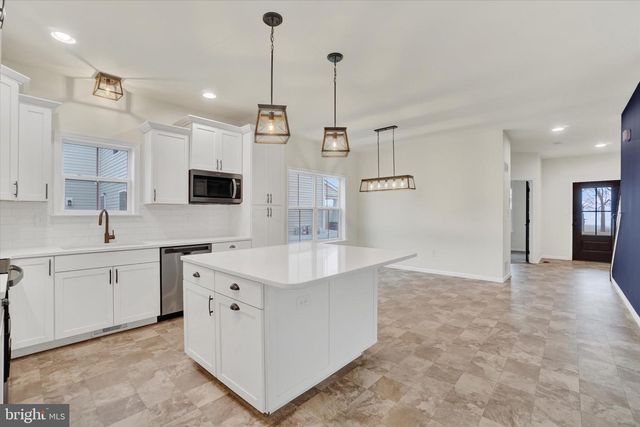 107 HONEYSUCKLE DR, Marietta, PA 17547