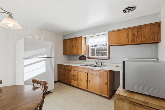 2503 Poinsettia Dr, White Oak, PA 15131