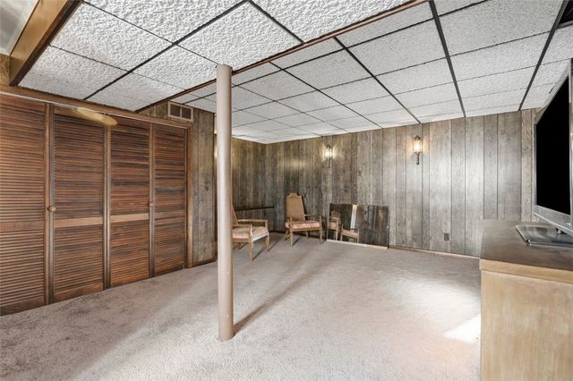 2503 Poinsettia Dr, White Oak, PA 15131