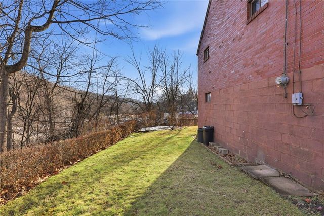 2503 Poinsettia Dr, White Oak, PA 15131