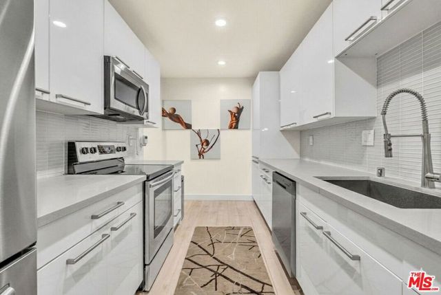 927 N Kings Road 117, West Hollywood, CA 90069