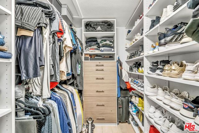 927 N Kings Road 117, West Hollywood, CA 90069