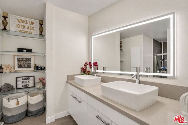 927 N Kings Road 117, West Hollywood, CA 90069