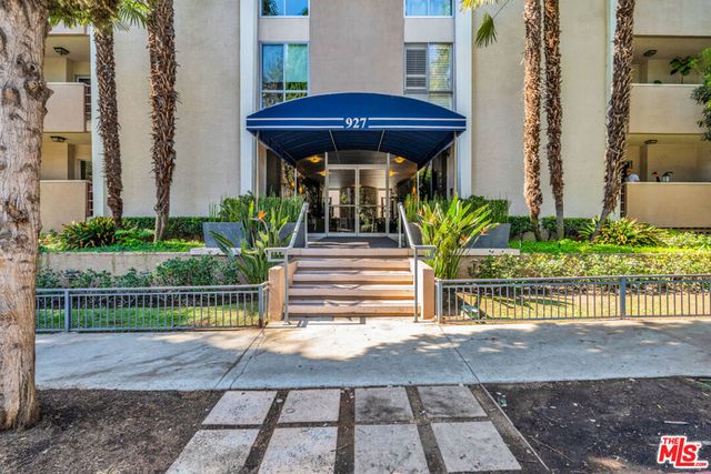 927 N Kings Road 117, West Hollywood, CA 90069