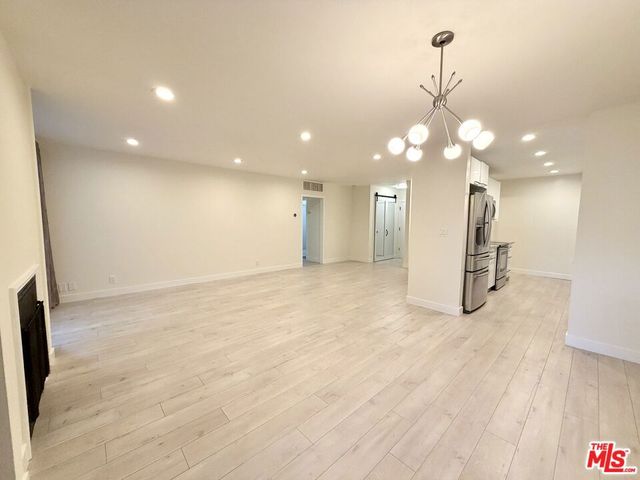 927 N Kings Road 117, West Hollywood, CA 90069