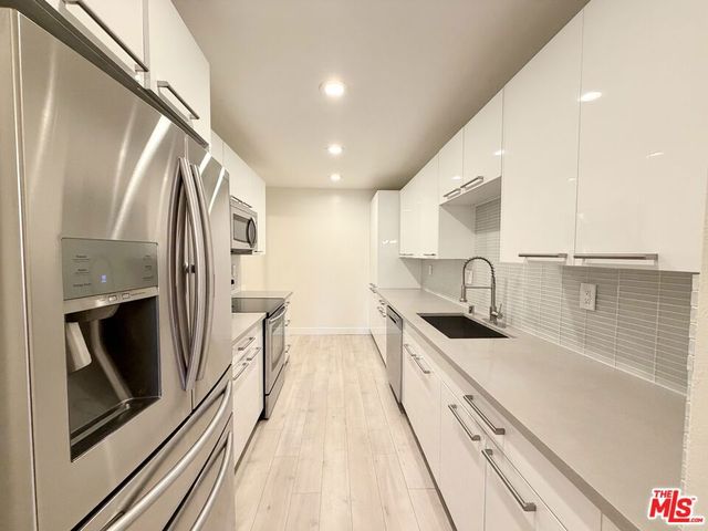 927 N Kings Road 117, West Hollywood, CA 90069