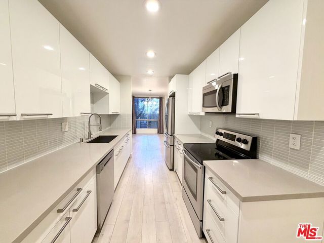 927 N Kings Road 117, West Hollywood, CA 90069