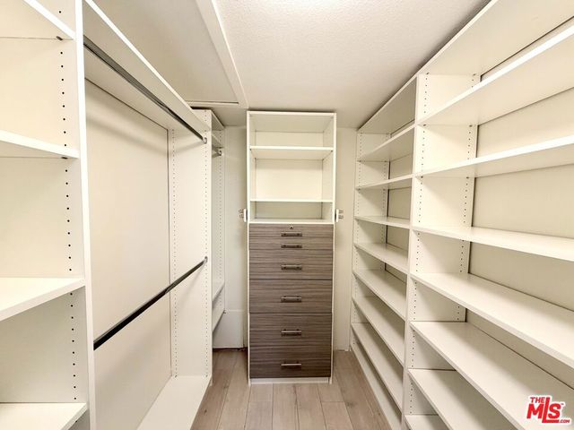 927 N Kings Road 117, West Hollywood, CA 90069