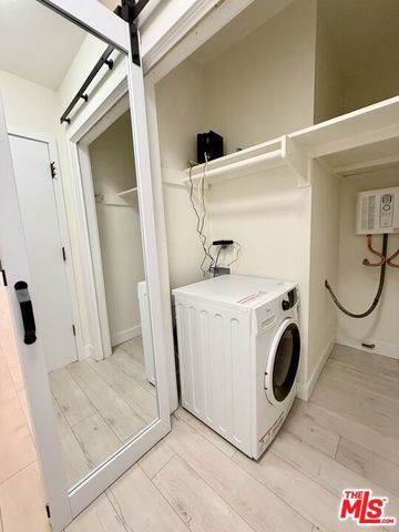 927 N Kings Road 117, West Hollywood, CA 90069