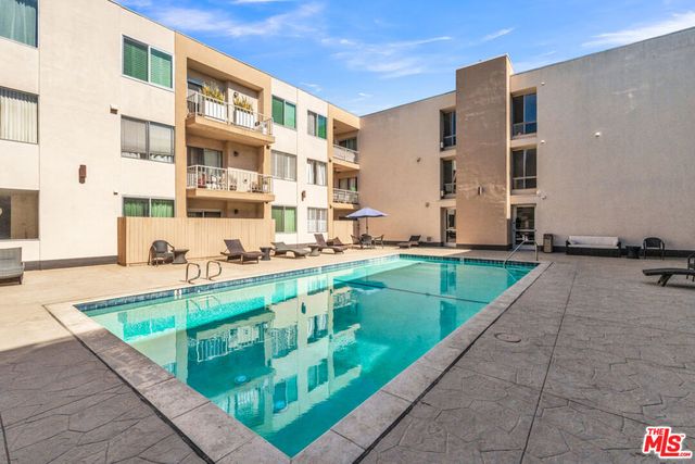 927 N Kings Road 117, West Hollywood, CA 90069