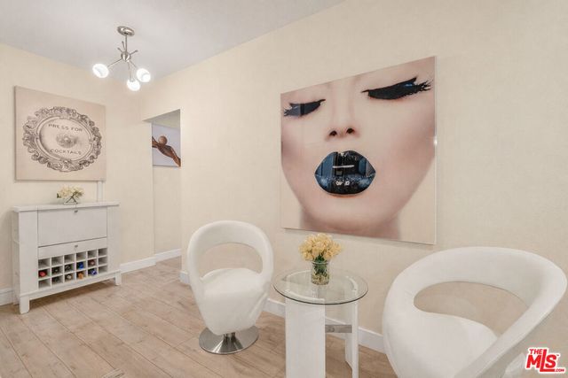 927 N Kings Road 117, West Hollywood, CA 90069