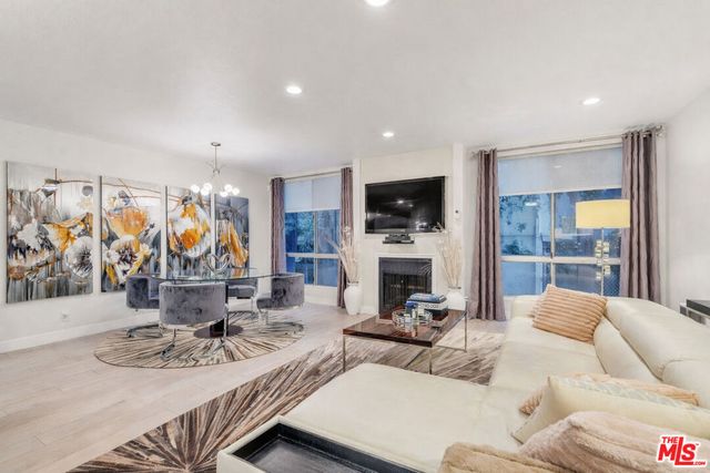 927 N Kings Road 117, West Hollywood, CA 90069