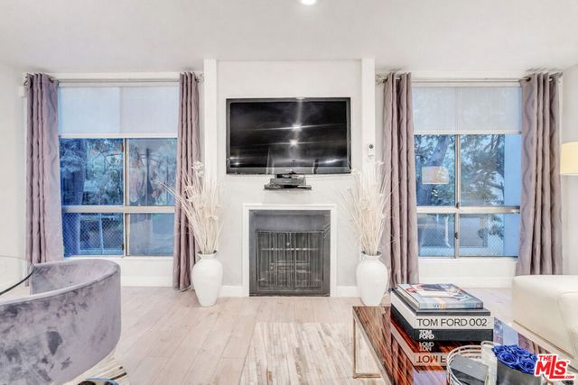 927 N Kings Road 117, West Hollywood, CA 90069