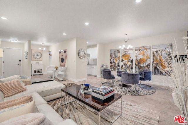 927 N Kings Road 117, West Hollywood, CA 90069